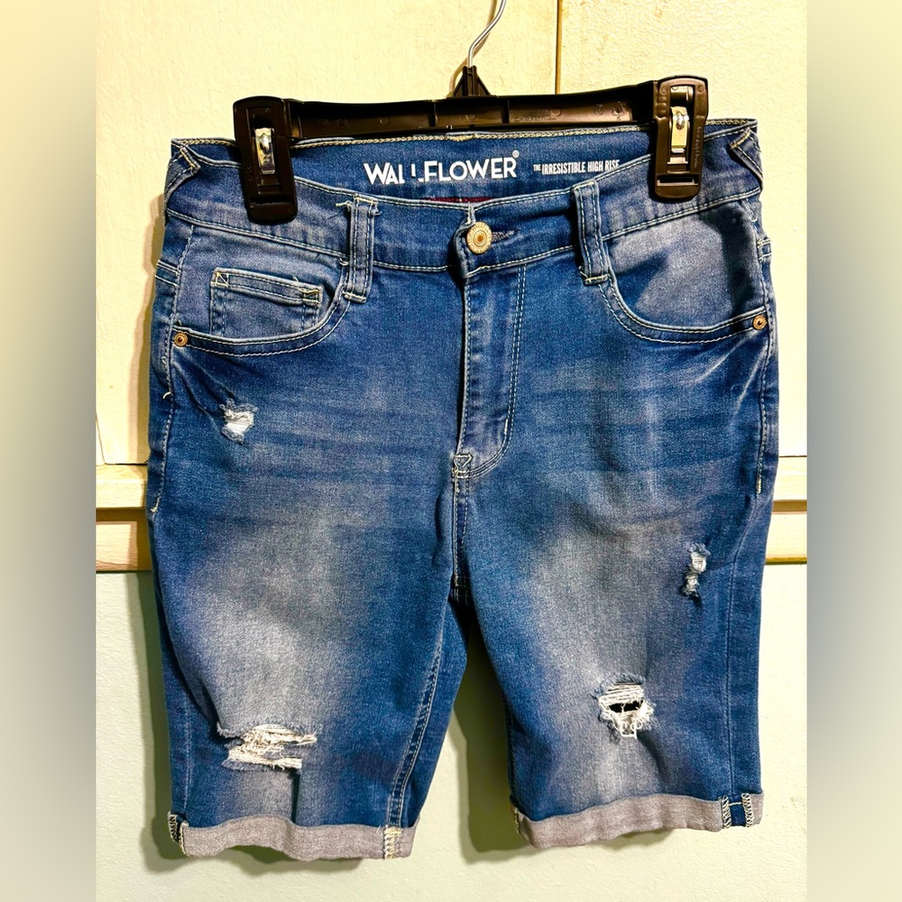 Wallflower Bermuda Irresistible High Rise Shorts